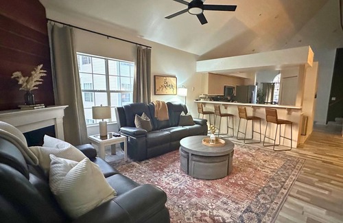 Table Rock Condo | 3BR Family Condo - Branson Penthouse with Pools!