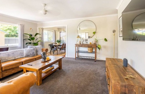 Margate Apartment | 3BR - Family Haven in Margate