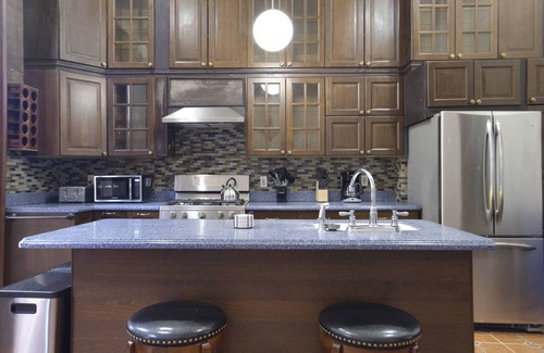 East Harlem Apartment | 3BR |Game Room| Backyard |Patio| US Open Discount