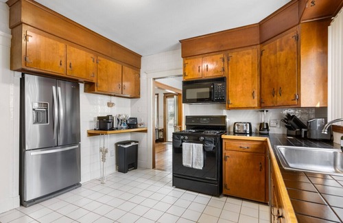 East Shore House | 3BR Gem, 10 min to Yale, walk to Tweed