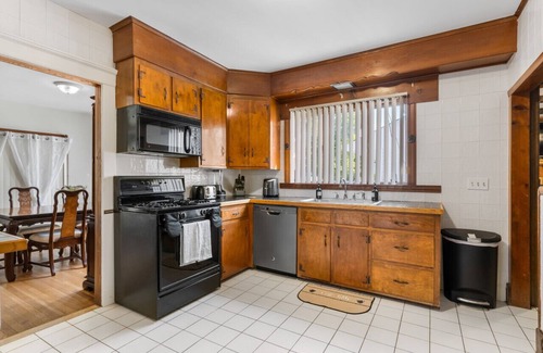East Shore House | 3BR Gem, 10 min to Yale, walk to Tweed