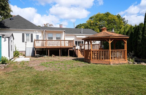 East Shore House | 3BR Gem, 10 min to Yale, walk to Tweed