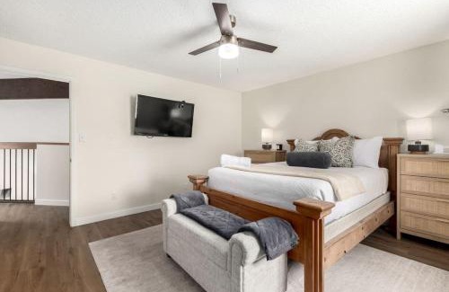 North Mountain House | 3BR Home Garage Parking Pool and Gated Yard