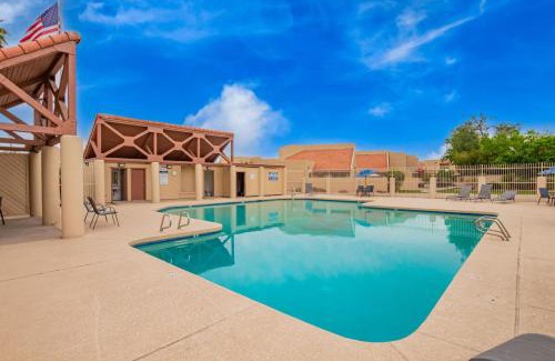North Mountain House | 3BR Home Garage Parking Pool and Gated Yard