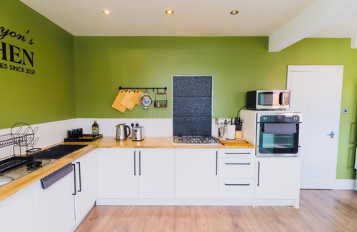 Leicester House | 3BR House-5 Beds-Drivewayx2-WiFi 500Mbps-7 Guests (5 ⭐️⭐️⭐️⭐️⭐️ Ratings Airbnb)