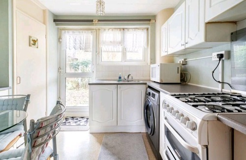 Stratford House | 3BR House/Garden/Patio/7 Guests/Fireplace/Parking