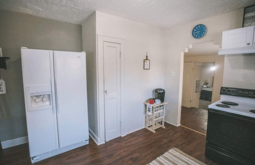 Evansville House | 3BR House near Tropicana, IU Health, UE, USI