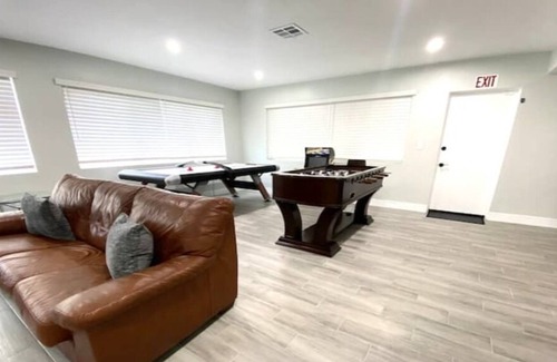 Driftwood House | 3br house with pool, golf ,game-room close to the Hard Rock and beach