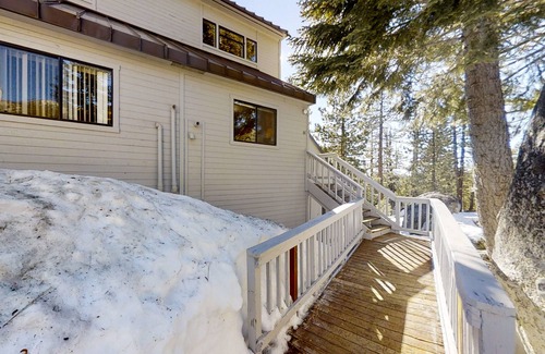 Lakeshore Condo | 3BR Huntington Lake condo with mountain views, WiFi, 2 decks, private W/D