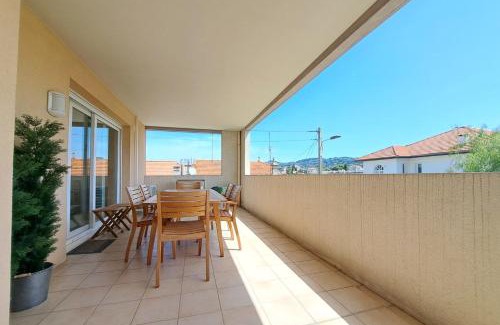 Riou - Petit Juas - Av de Grasse Apartment | 3BR in Cannes with Swimming Pool Terraces Parking & AC - BENAKEY