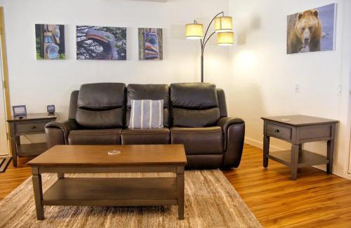 Back Loop House | 3br - King Beds & Bunk Beds - Free Tram Tickets