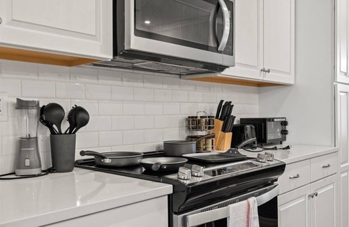 Charlotte House | 3BR King Townhouse Rooftop in Uptown CLT