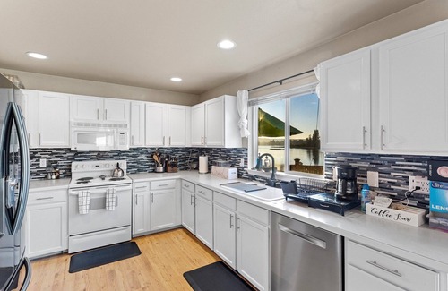 Marysville House | 3BR Lake House in Marysville with Theater Room