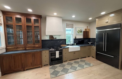 Oregon District House | 3BR Luxury Oregon District Stay - Walk to Breweries, Dining + Free Parking