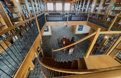 Grandville Apartment | 3BR Luxury Suite with Parking at The Grand Castle