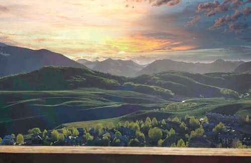 Crested Butte Apartment | 3BR Mountain Condo at the Trailhead with Huge Views