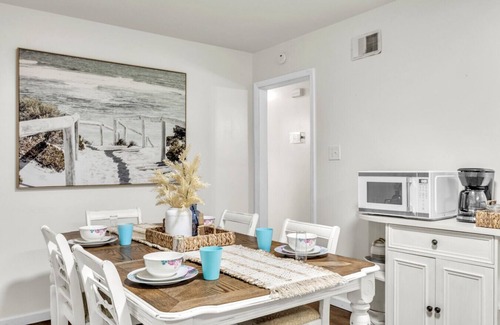 Garden City House | 3BR Near River St & Forsyth | Porch + Parking