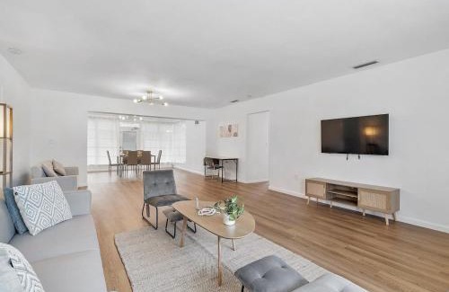 Ojus House | 3BR Newly Renovated In Miami 15 Min To Beach