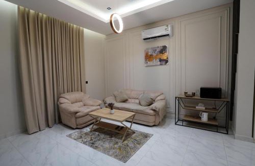 King Abdul Aziz Road Apartment | 3BR next to stars avenue