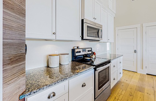 Carova Beach House | 3BR ocean-view home with beach access & large deck