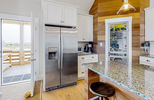 Carova Beach House | 3BR ocean-view home with beach access & large deck