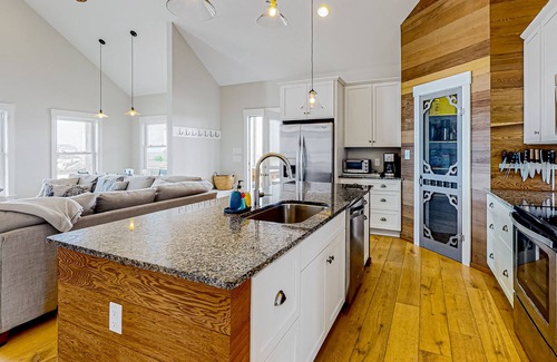 Carova Beach House | 3BR ocean-view home with beach access & large deck