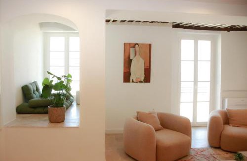 Antibes City Centre Apartment | 3BR on the Remparts of Antibes - Sea & Mountain View
