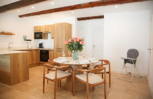 Antibes City Centre Apartment | 3BR on the Remparts of Antibes - Sea & Mountain View