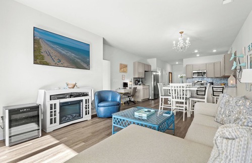 Little River House | 3BR, Outdoor Movie Theatre, Indoor Fireplace, Arcades, 5 Minutes from Beach!