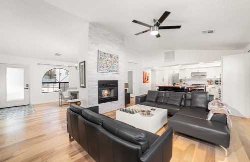 Palm Desert House | 3BR Palm Desert Oasis near El Paseo - Private Pool, Spa & Putting Green