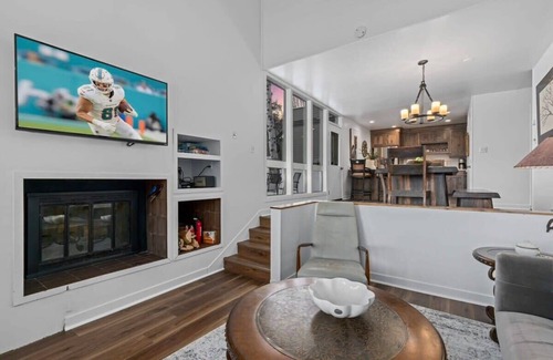 North Park City House | 3BR Payday Condo, Steps to PCMR & Golf