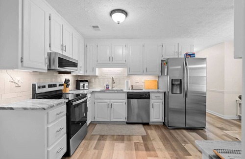 Marietta House | 3BR Pet-Friendly Home Ideal for Mid-Term stays Travel Ball Families Relocations in Marietta GA