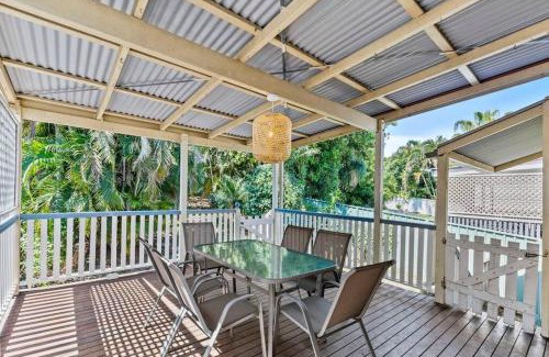 Camp Hill House | 3BR Retreat 7km to Brisbane CBD