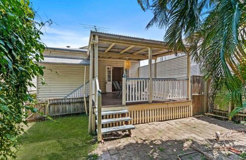 Camp Hill House | 3BR Retreat 7km to Brisbane CBD