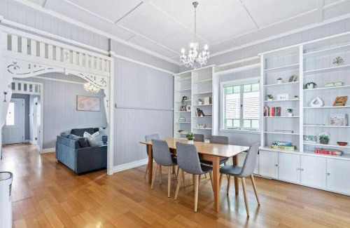 Camp Hill House | 3BR Retreat 7km to Brisbane CBD