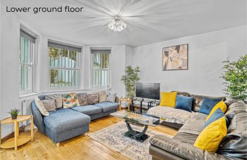 Earl's Court Apartment | 3BR Retreat in Redcliffe Gardens