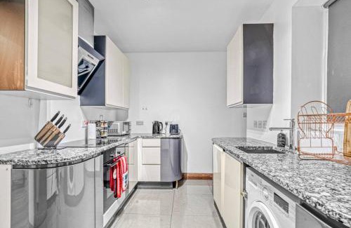 Earl's Court Apartment | 3BR Retreat in Redcliffe Gardens