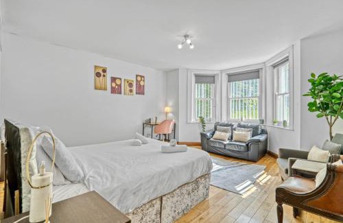 Earl's Court Apartment | 3BR Retreat in Redcliffe Gardens