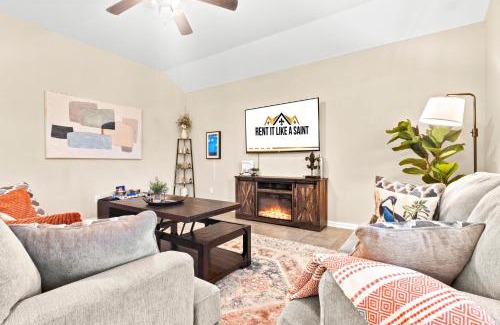 Lake Charles House | 3br Retreat Plush Beds High-speed Wi-fi