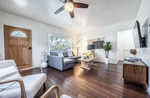 Pico Apartment | 3BR Santa Monica Home, Ideal for Groups!