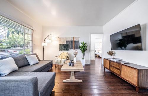 Pico Apartment | 3BR Santa Monica Home, Ideal for Groups!
