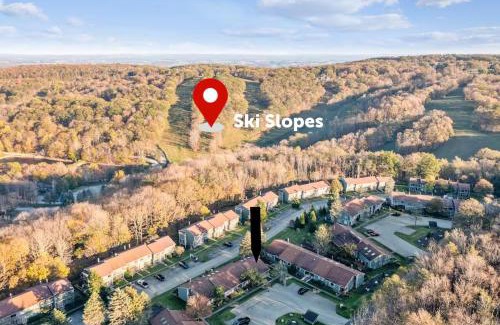 Hidden Valley House | 3BR Ski Resort Townhome-Sleeps 7