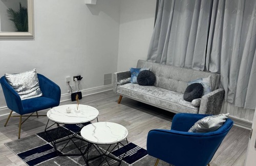 Gooshays House | 3BR-Sleeps6-Parking-ClosetoCity