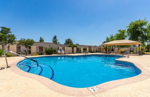 Chateau De Vie Five Apartment | 3BR Southwest Modern Haven - Old Town