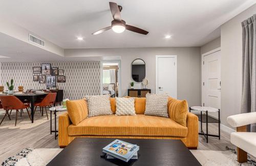 Chateau De Vie Five Apartment | 3BR Southwest Modern Haven - Old Town