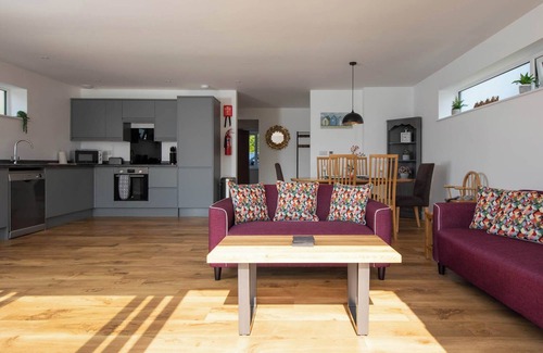East Wittering House | 3BR Stylish Home, Sea View, Walk to East Wittering
