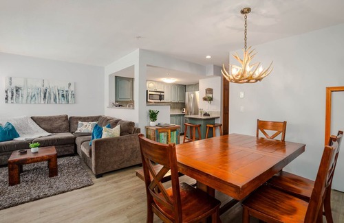 Whistler House | 3BR | Sunpath | King Bed | Village Location | Private Patios w/BBQ | Common Area Hot Tub & Pool