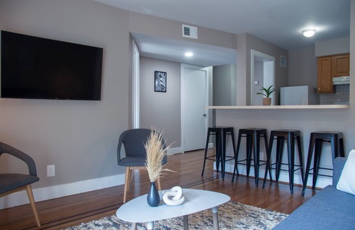 Neartown Apartment | 3BR The Montrose Collective B2, Walk to Food & Fun