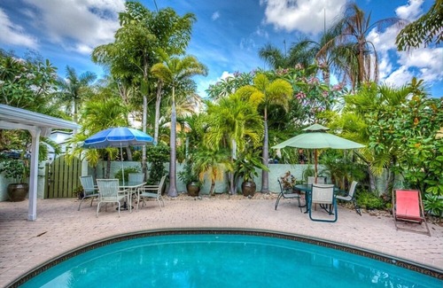 Plantation House | 3BR Vacation House, heated Salt-Water totally upgraded on Beautiful Golf Course.