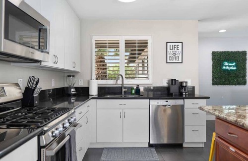 South Scottsdale House | 3BR w/Heated Pool + Putt Putt | Near Old Town